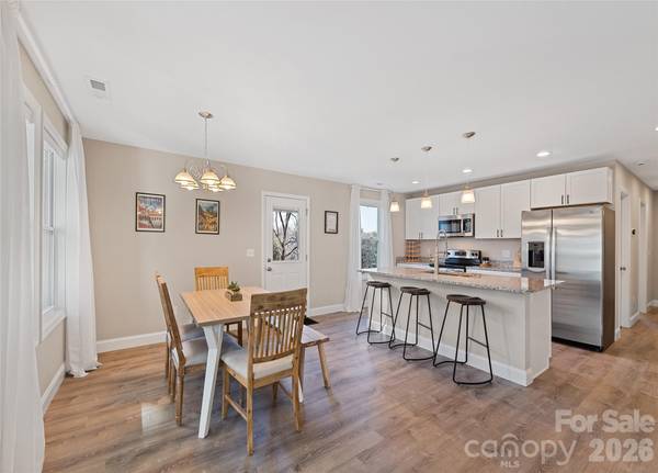 687 Holtzclaw RD, Canton, NC 28716