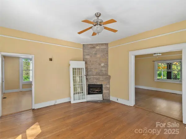 99 Walnut ST, Waynesville, NC 28786