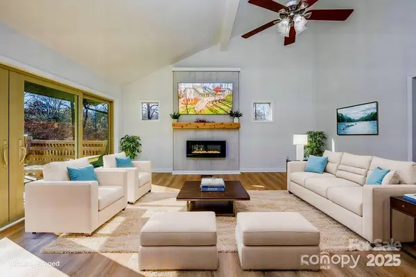 2106 Lynmore DR, Sherrills Ford, NC 28673