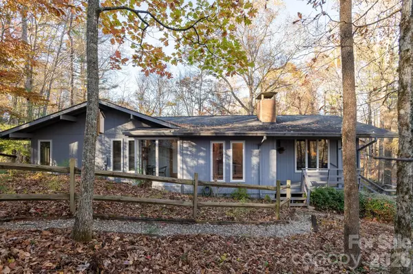 250 Butternut LN, Brevard, NC 28712
