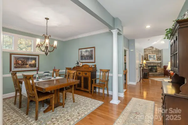 115 Chancery CT, Flat Rock, NC 28731