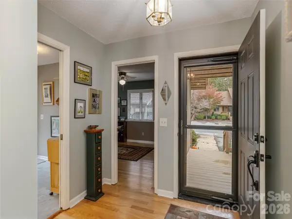 606 Red Oak DR, Hendersonville, NC 28791