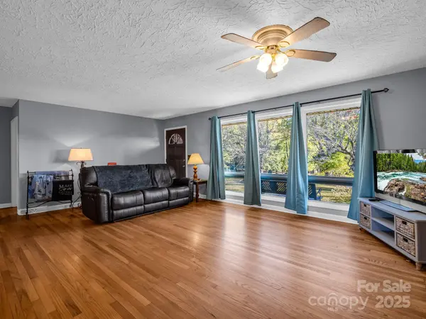 290 Stepp Mill RD, Hendersonville, NC 28792