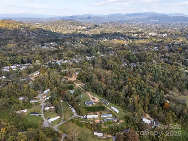 18 Hat Creek DR, Asheville, NC 28806