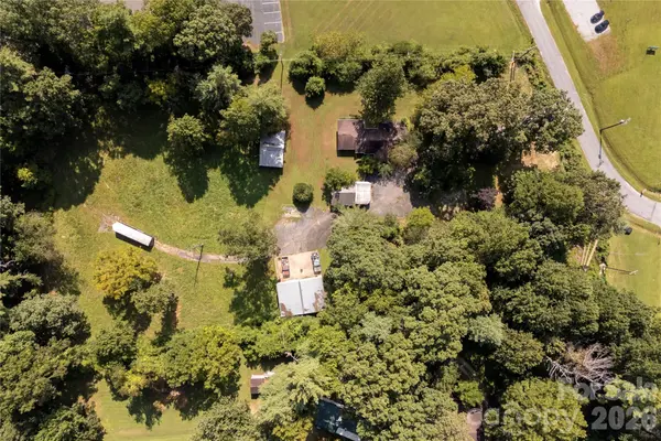 1925-A Windsor DR, Laurel Park, NC 28739