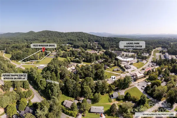 1925-B Windsor DR, Laurel Park, NC 28739