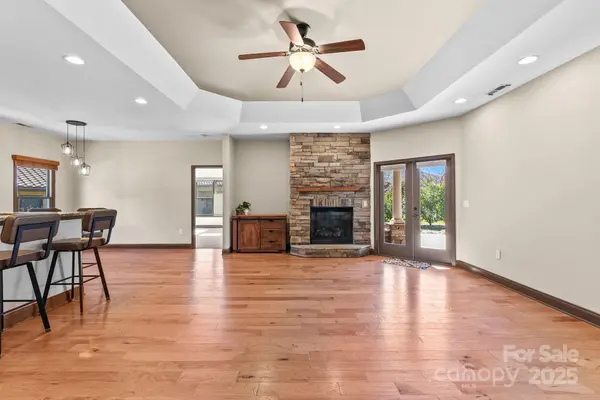4 Pacifico DR, Asheville, NC 28806