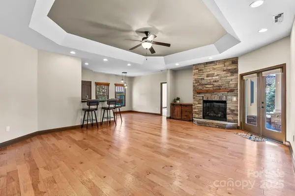 4 Pacifico DR, Asheville, NC 28806