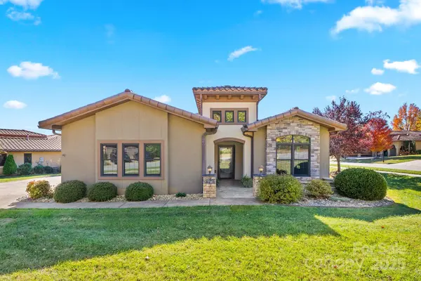 4 Pacifico DR, Asheville, NC 28806