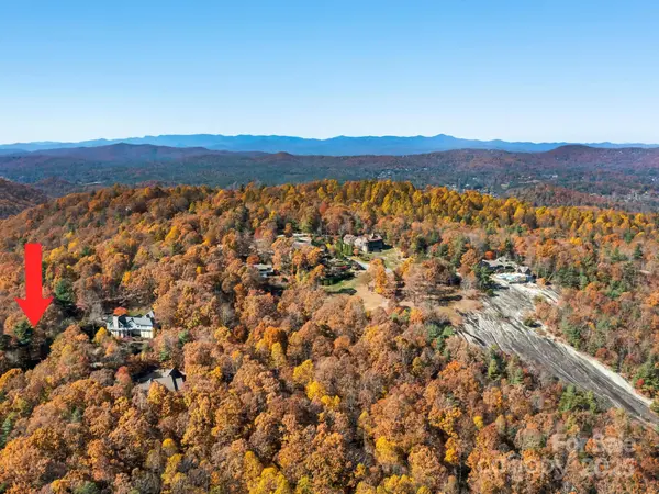 707 Overlook DR, Flat Rock, NC 28731