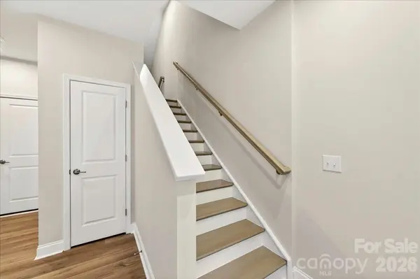 921 Archway LN, Charlotte, NC 28217