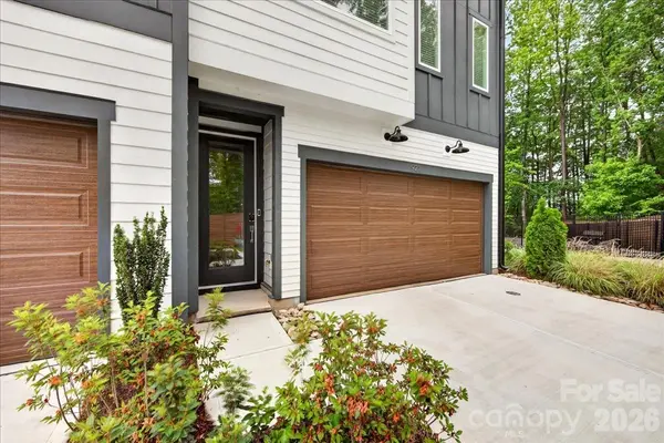 921 Archway LN, Charlotte, NC 28217