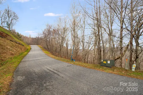 59/61 Running Cedar DR, Mars Hill, NC 28754