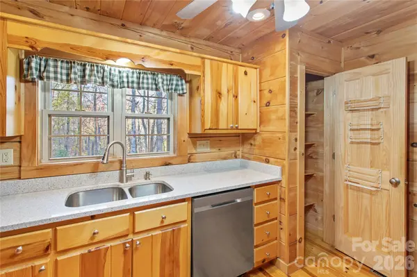 17 Aaron WAY, Waynesville, NC 28786