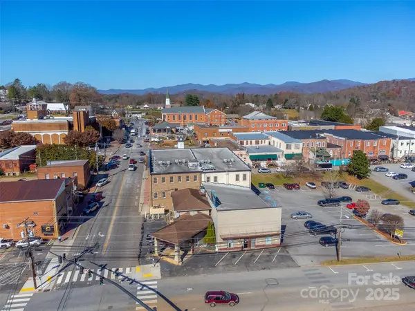 228 E Palmer ST, Franklin, NC 28734