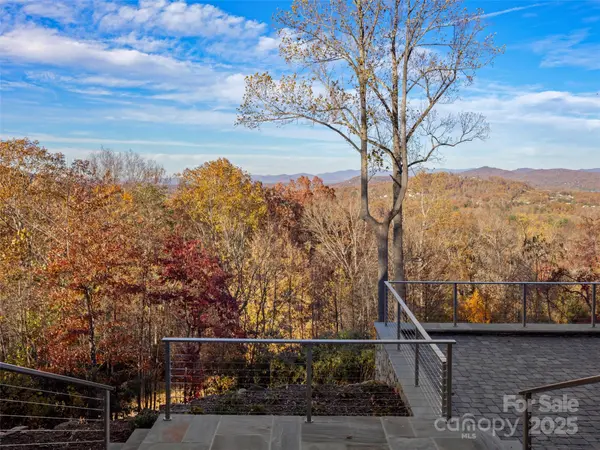 222 Secluded Hills LN, Arden, NC 28704