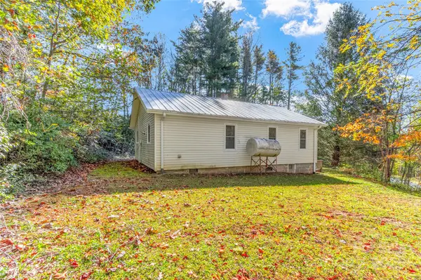 96 Thompson RD, Spruce Pine, NC 28777