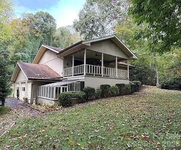 30 Brier LN, Maggie Valley, NC 28751
