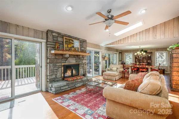 572 N East Shore DR, Lake Toxaway, NC 28747