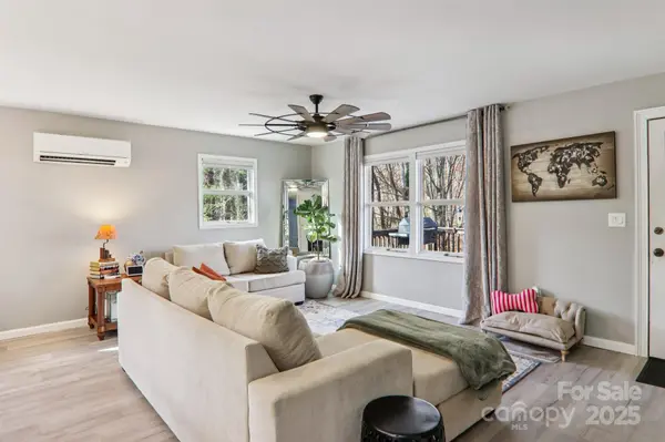 199 Davis Cove RD, Waynesville, NC 28786