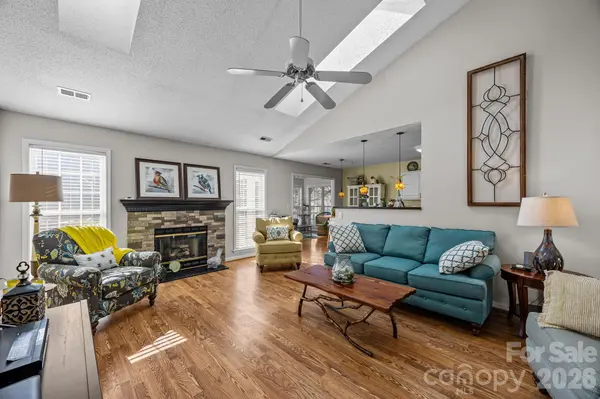 255 Stonehollow RD, Fletcher, NC 28732