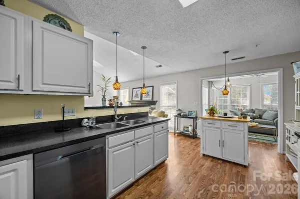 255 Stonehollow RD, Fletcher, NC 28732