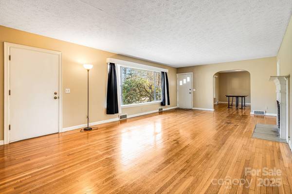 92 Parkway View RD, Mars Hill, NC 28754