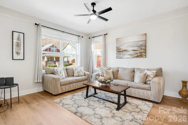 11 Byrdcliffe LN, Asheville, NC 28805