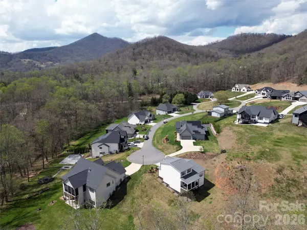 18 Sagewood DR, Candler, NC 28715