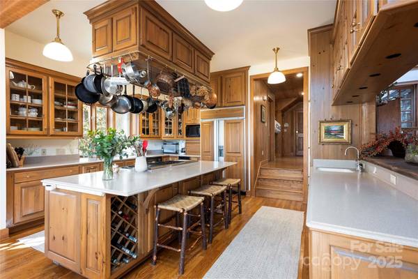 132 Red Bird CIR, Lake Toxaway, NC 28747