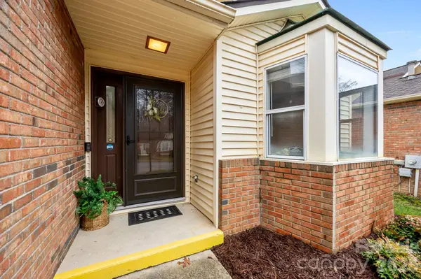 125 Exeter CT, Hendersonville, NC 28791