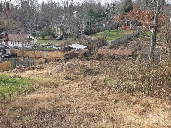 101 Arline Henry WAY, Asheville, NC 28806