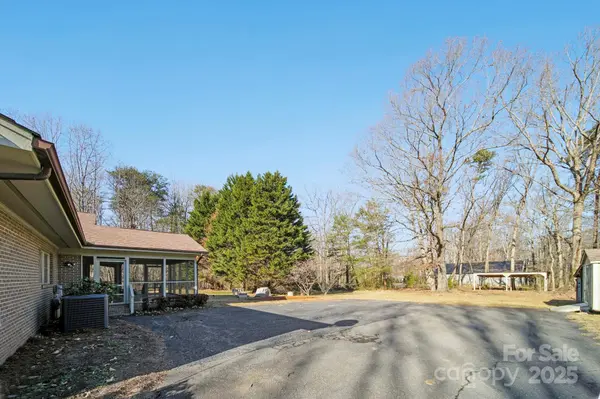 1015 Elizabeth DR, Dallas, NC 28034
