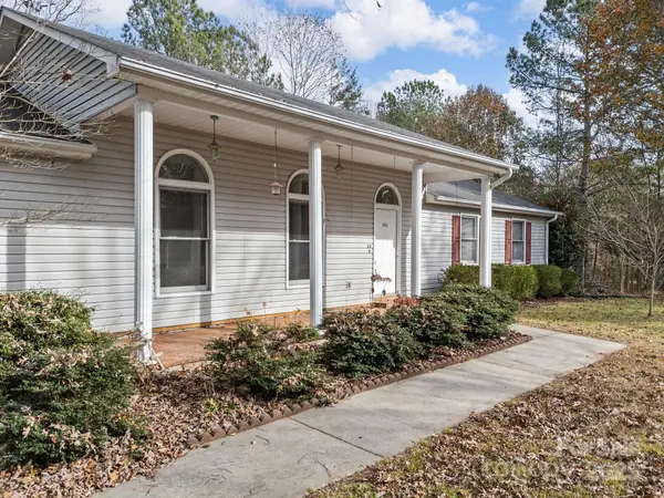 383 Woody CIR, Tryon, NC 28782