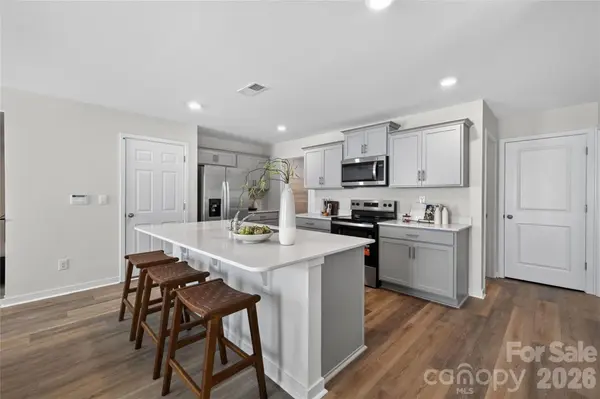 2058 10th ST SE, Hickory, NC 28602