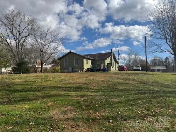 25 Highland ST, Weaverville, NC 28787