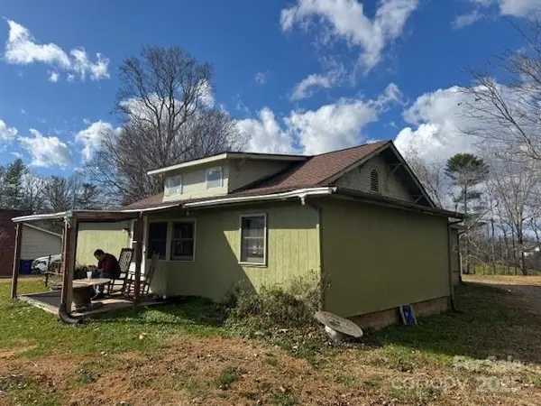 25 Highland ST, Weaverville, NC 28787