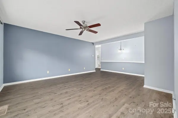 27 Capri LN #15-D, Hendersonville, NC 28791
