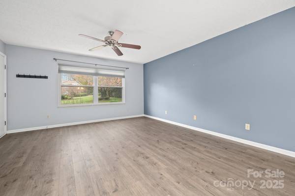 27 Capri LN #15-D, Hendersonville, NC 28791
