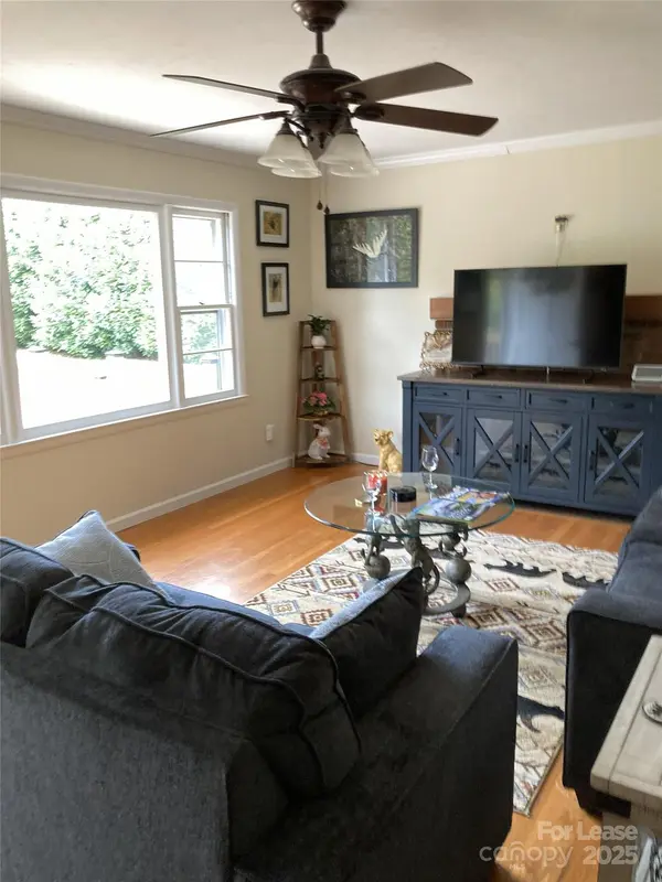 179 Rutledge RD, Fletcher, NC 28732