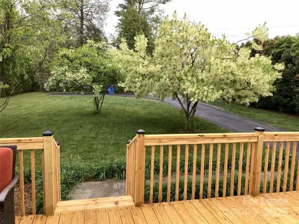 179 Rutledge RD, Fletcher, NC 28732