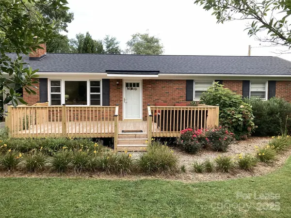 179 Rutledge RD, Fletcher, NC 28732