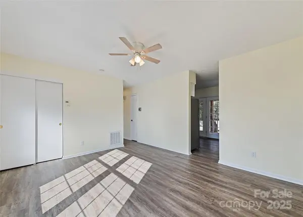 129 Willowbrook RD, Hendersonville, NC 28792