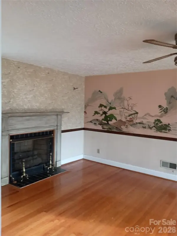 1303 W Dixon BLVD, Shelby, NC 28152