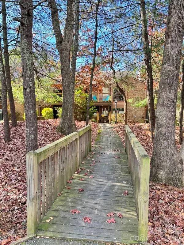 50 Ravencroft LN, Asheville, NC 28803
