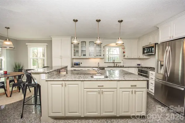 2193 Hawthorne LN, Wilkesboro, NC 28697