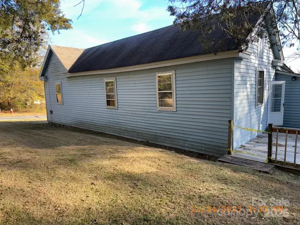 1217 Roberdel RD, Rockingham, NC 28379