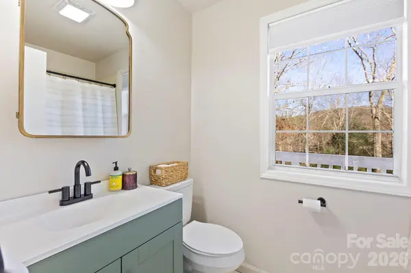 124 Flat Creek DR, Lake Toxaway, NC 28747