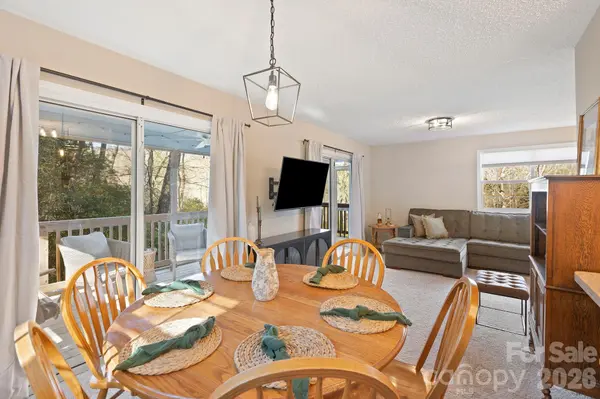124 Flat Creek DR, Lake Toxaway, NC 28747