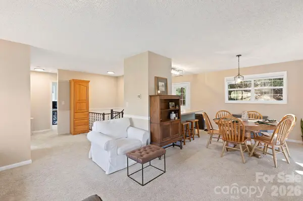 124 Flat Creek DR, Lake Toxaway, NC 28747